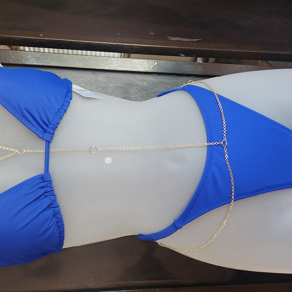 Vibrant Blue Bikini with Gold Chain Accent
